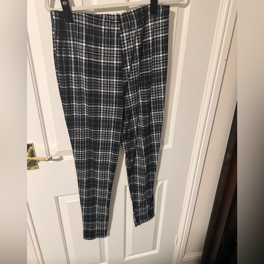 2/$15 Fashion Nova Black and White Plaid Skinny Leggings - Picture 3 of 6